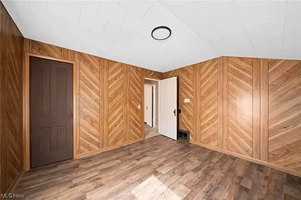 1398 Fairview AVE, Atwater, OH 44201