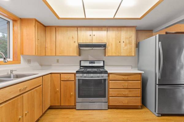 2061 Taylor Rd, Central Point, OR 97502