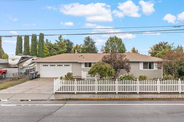 2061 Taylor Rd, Central Point, OR 97502