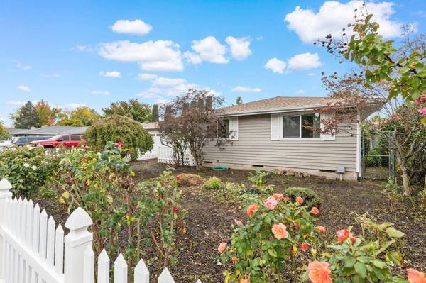 2061 Taylor Rd, Central Point, OR 97502