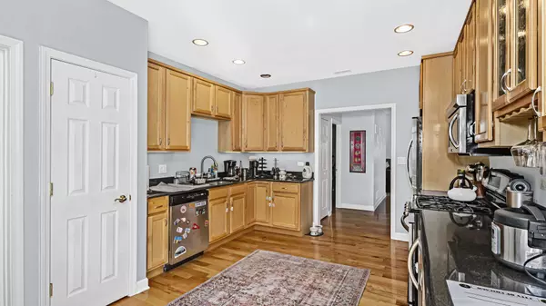 734 N Willard CT, Chicago, IL 60622