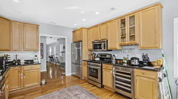 734 N Willard CT, Chicago, IL 60622