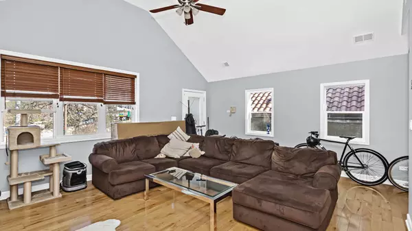 734 N Willard CT, Chicago, IL 60622