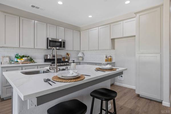 775 Kimball Lane, Hanford, CA 93230