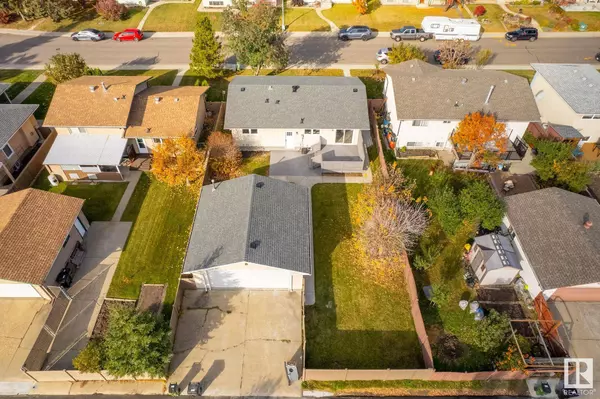 7903 147 AV NW, Edmonton, AB T5C 2T3