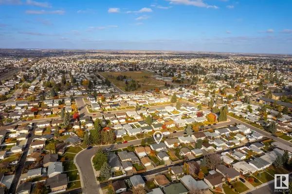 7903 147 AV NW, Edmonton, AB T5C 2T3