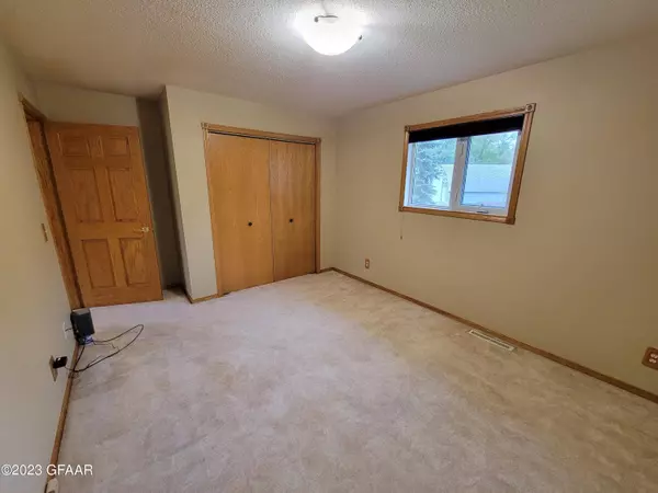 7275 COUNTY RD 4, Drayton, ND 58225