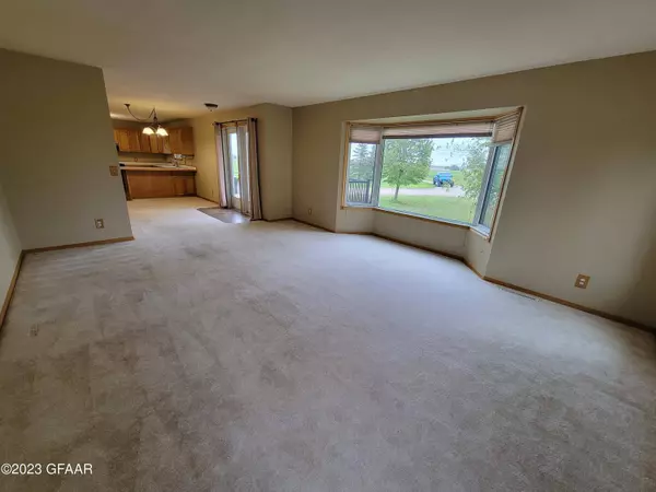 7275 COUNTY RD 4, Drayton, ND 58225