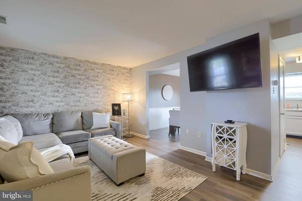 72 LEXTON DR, York, PA 17404