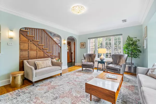 1141 Rossell AVE, Oak Park, IL 60302