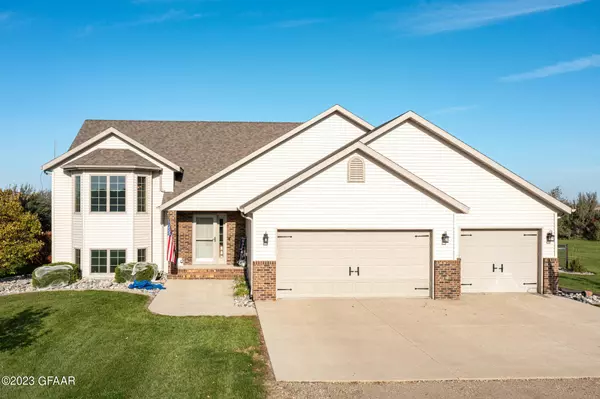 1672 DREWS Drive, Grand Forks, ND 58201