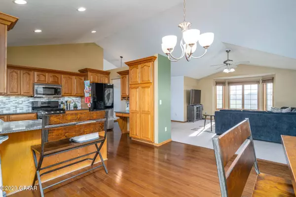 1672 DREWS Drive, Grand Forks, ND 58201