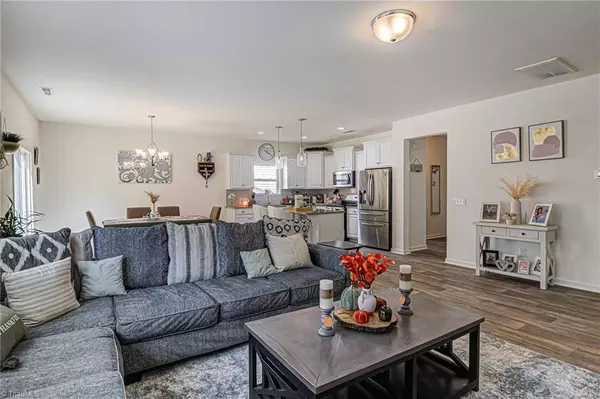 4740 Wesmar CT, Pfafftown, NC 27040