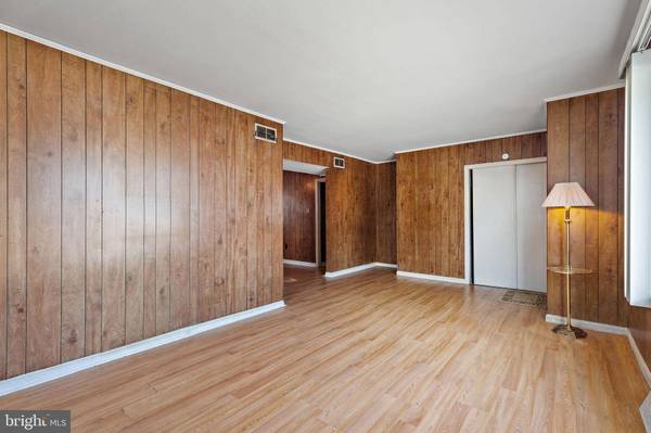 12 JAY DR, New Castle, DE 19720