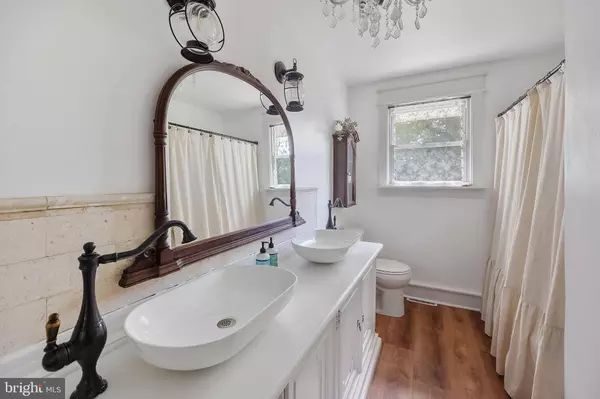 811 KINGSTON DR, Cherry Hill, NJ 08034