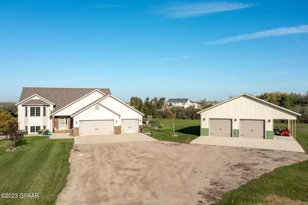 1672 DREWS Drive, Grand Forks, ND 58201