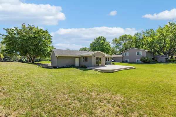 112220 James CT, Chaska, MN 55318