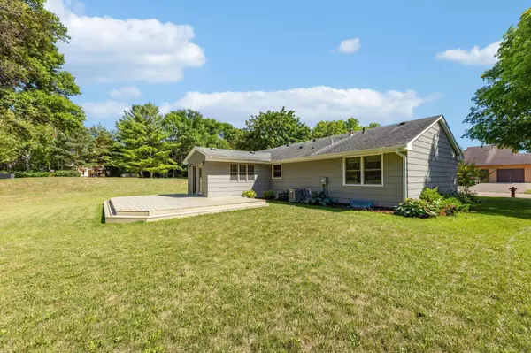 112220 James CT, Chaska, MN 55318