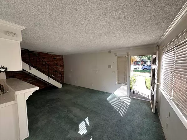 1086 W Calle De Las Estrellas #2, Azusa, CA 91702