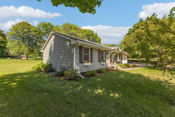 112220 James CT, Chaska, MN 55318