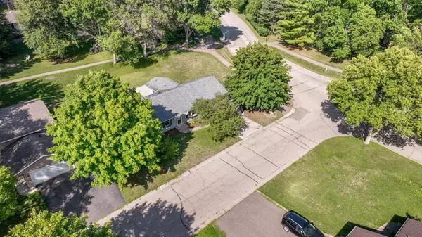 112220 James CT, Chaska, MN 55318