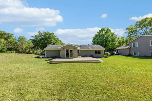 112220 James CT, Chaska, MN 55318