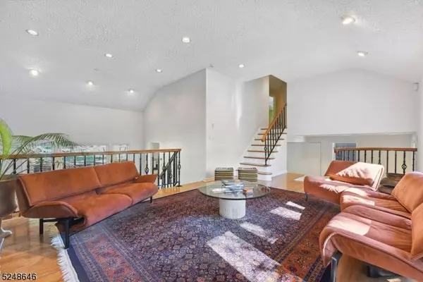 385 Rolling Rock Rd, Springfield Twp., NJ 07081