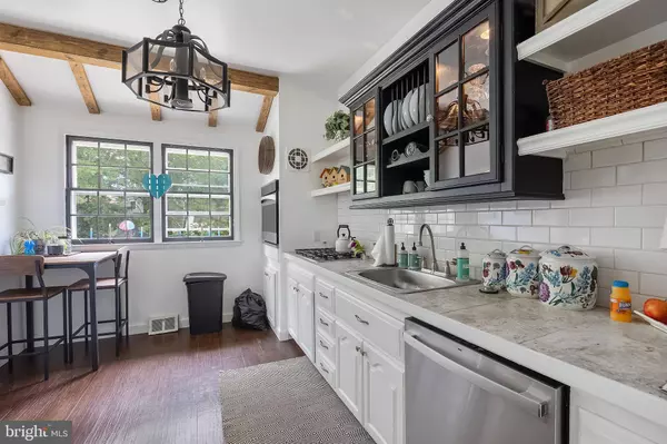 811 KINGSTON DR, Cherry Hill, NJ 08034