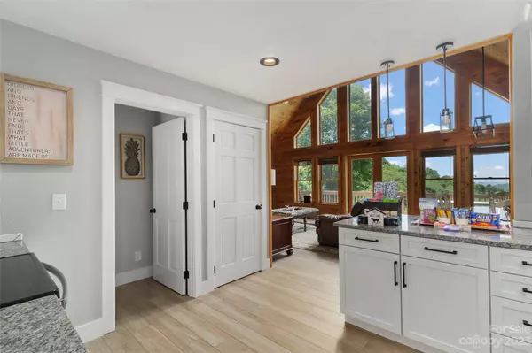 49 Valley HTS, Mars Hill, NC 28754