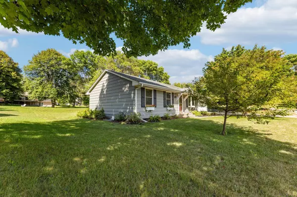 112220 James CT, Chaska, MN 55318