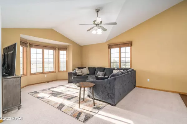 1672 DREWS Drive, Grand Forks, ND 58201