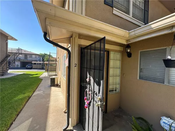 1086 W Calle De Las Estrellas #2, Azusa, CA 91702