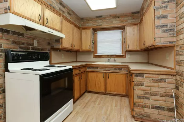 3502 Autumn Ln, Kirby, TX 78219