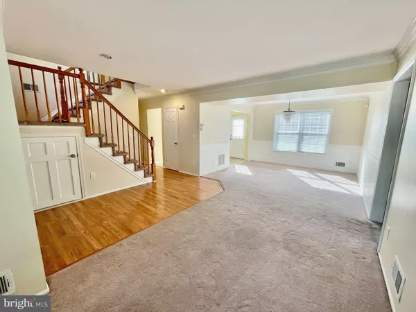 5 WARREN WAY, Burlington, NJ 08016