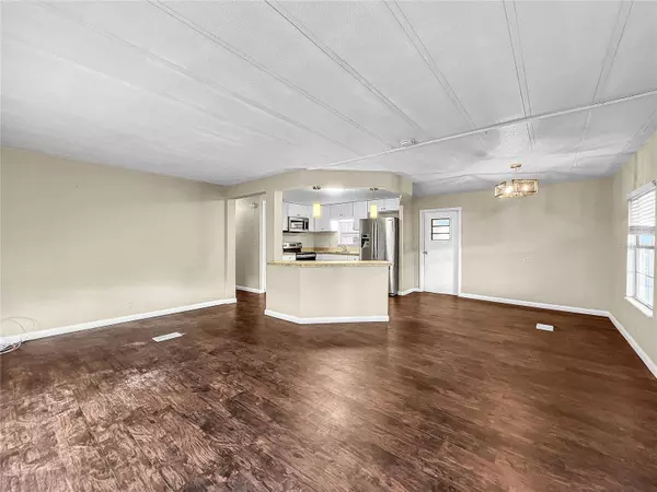 9078 LAKE POINT BLVD, Lake Wales, FL 33898