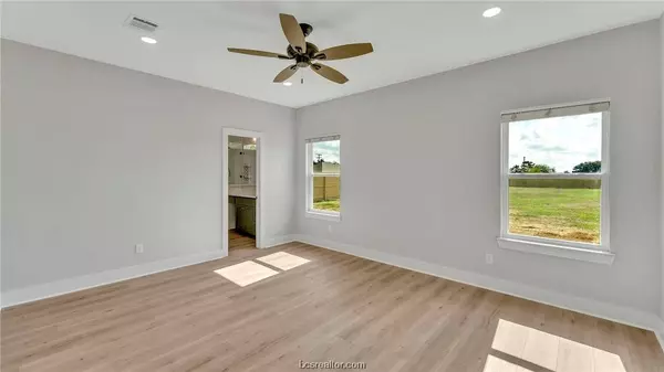 679 3rd ST, Somerville, TX 77879