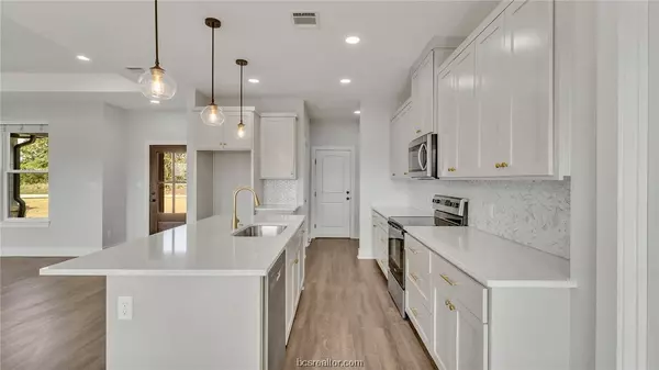 657 3rd ST, Somerville, TX 77879