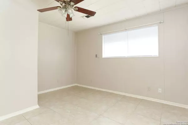 3502 Autumn Ln, Kirby, TX 78219