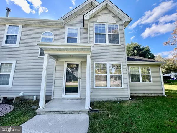 5 WARREN WAY, Burlington, NJ 08016