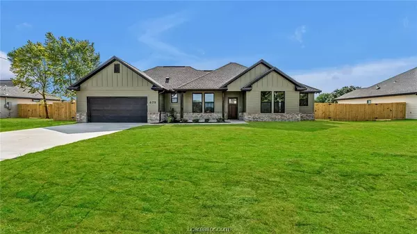 679 3rd ST, Somerville, TX 77879