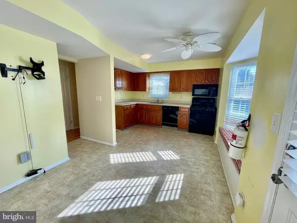 5 WARREN WAY, Burlington, NJ 08016