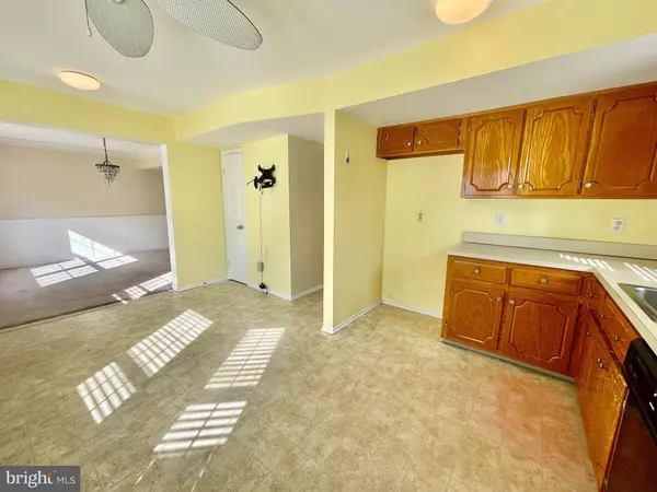 5 WARREN WAY, Burlington, NJ 08016