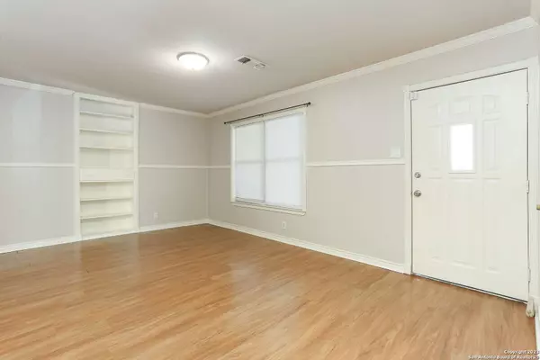 3502 Autumn Ln, Kirby, TX 78219