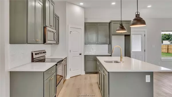 679 3rd ST, Somerville, TX 77879