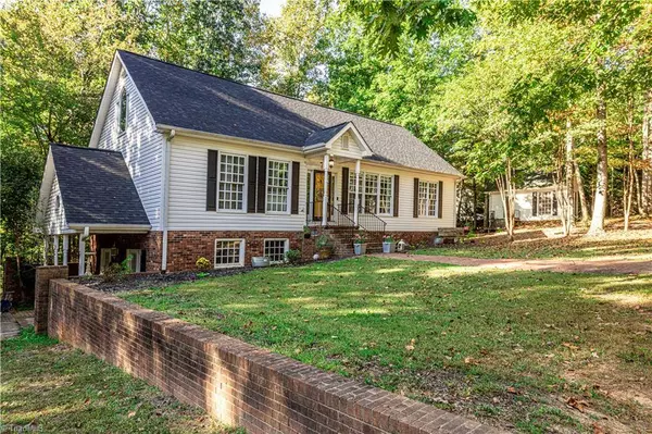 816 Avonlea LN, Randleman, NC 27317