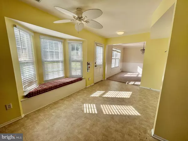 5 WARREN WAY, Burlington, NJ 08016