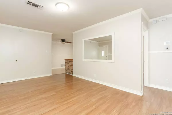 3502 Autumn Ln, Kirby, TX 78219