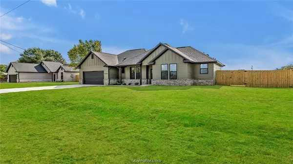 679 3rd ST, Somerville, TX 77879