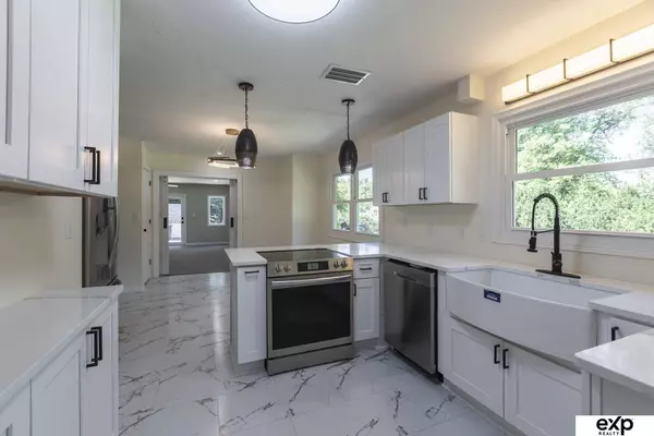 604 Beverly Drive, Omaha, NE 68114