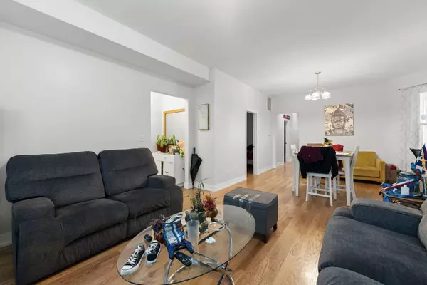 4451 N Sawyer Avenue, Chicago, IL 60625